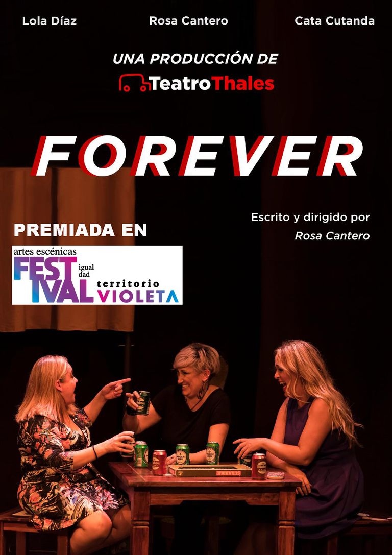Cartel de la obra FOREVER. Es una dibujo de tres cabezas (los personajes), todas con una corona de flores y unidas por una espiga de rosas y un hilo rojo. Actrices: Lola Díaz, Rosa Cantero, Cata Cutanda. Escrito y dirigido por Rosa Cantero.